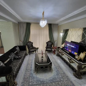 In Baku 240.0 m² house with 4.0 rooms is for sale - Image 2