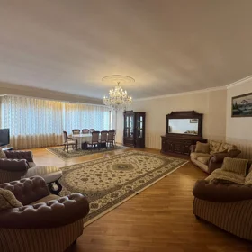 In Baku 198.0 m² apartment is for rent - Image 2