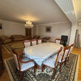 In Baku 198.0 m² apartment is for rent - Image 3