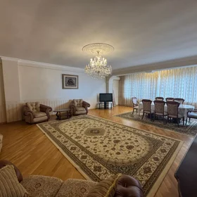 In Baku 198.0 m² apartment is for rent - Image 4