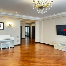 In Baku 170.0 m² apartment is for rent - Изображение 2