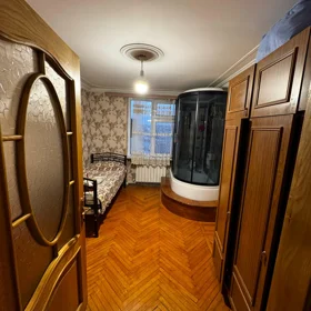 In Baku 90.0 m² apartment is for sale - Image 3