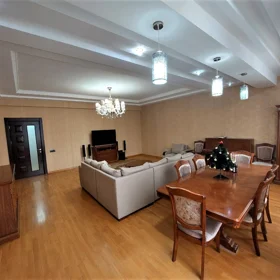 In Baku 165.0 m² apartment is for rent - Image 3