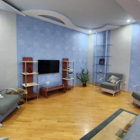In Baku 220.0 m² apartment is for rent - Image 2