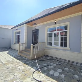 In nan 100.0 m² house with 3.0 rooms is for sale