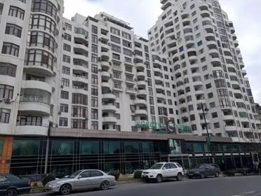In Baku 110.0 m² apartment is for rent - Image 2