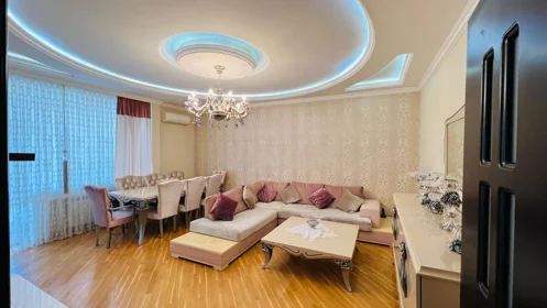 In Baku 110.0 m² apartment is for rent - Image 3