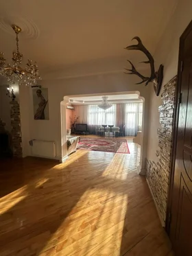 In Baku 147.0 m² apartment is for rent - Image 2