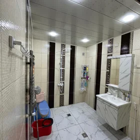 In Baku 105.0 m² house with 2.0 rooms is for rent - Image 5