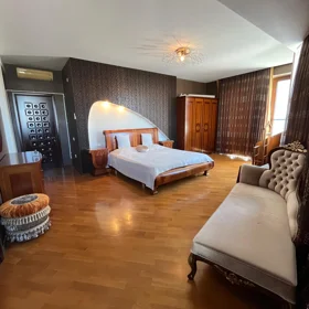 In Baku 200.0 m² apartment is for rent - Image 5