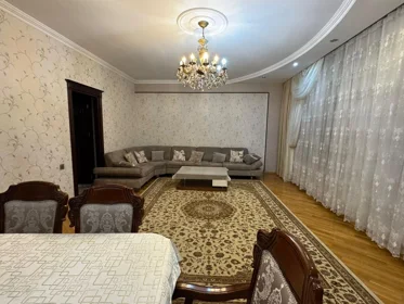 In Baku 140.0 m² apartment is for rent - Image 2