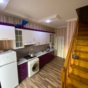 In Baku 70.0 m² house with 4.0 rooms is for rent - Image 4