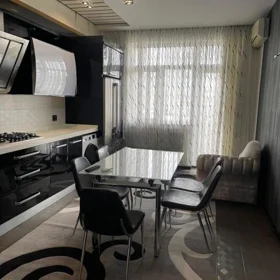 In Baku 200.0 m² apartment is for rent - Image 2
