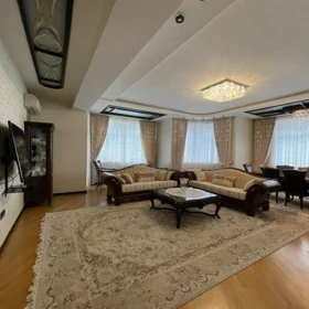 In Baku 200.0 m² apartment is for rent - Image 3