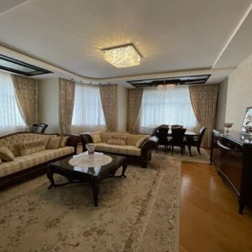 In Baku 200.0 m² apartment is for rent - Image 4