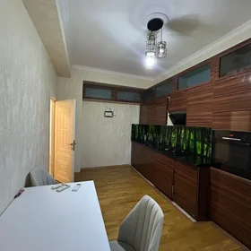 In Baku 110.0 m² apartment is for rent - Image 5