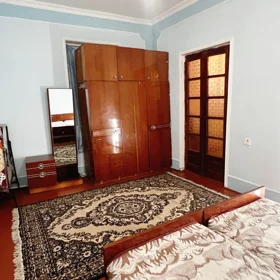 In Baku 70.0 m² house with 3.0 rooms is for rent - Image 2