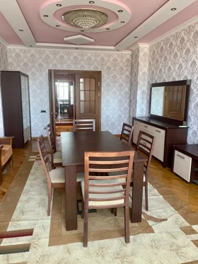 In Baku 178.0 m² apartment is for sale - Image 3