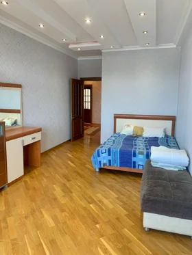 In Baku 178.0 m² apartment is for sale - Image 4