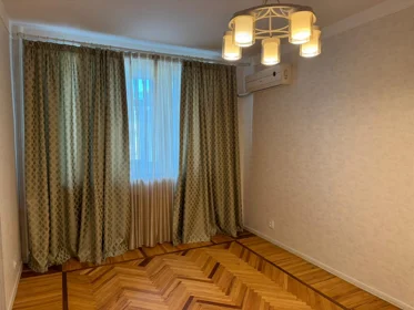 In Baku 90.0 m² apartment is for sale - Image 2
