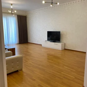 In Baku 140.0 m² apartment is for rent - Image 2