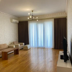 In Baku 140.0 m² apartment is for rent - Image 5