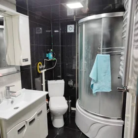 In Baku 70.0 m² apartment is for rent - Image 3
