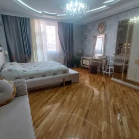 In Baku 165.0 m² apartment is for sale - Image 2