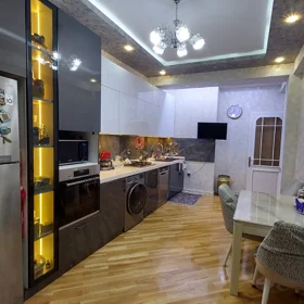 In Baku 165.0 m² apartment is for sale - Image 3
