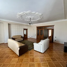 In Baku 185.0 m² apartment is for rent - Image 2