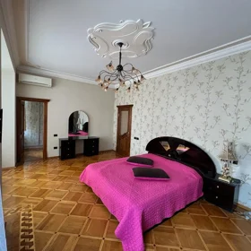 In Baku 185.0 m² apartment is for rent - Image 3