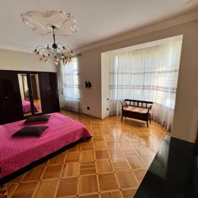 In Baku 185.0 m² apartment is for rent - Image 4