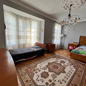 In Baku 185.0 m² apartment is for rent - Image 5