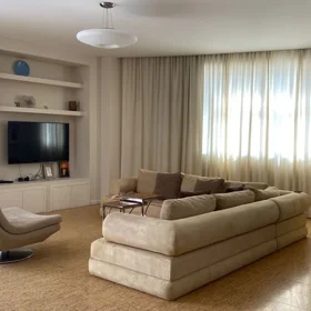 In Baku 220.0 m² apartment is for rent - Изображение 2