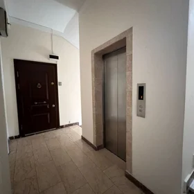 In Baku 200.0 m² apartment is for rent - Image 3
