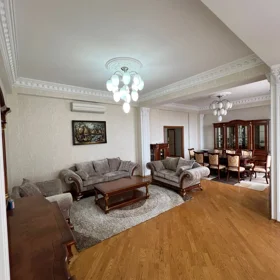 In Baku 200.0 m² apartment is for rent - Image 4