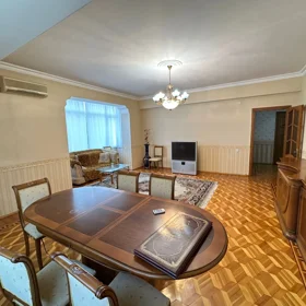 Baku-da 150.0 m2 mənzil kirayə verilir - Şəkil 2