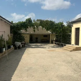 In Baku 150.0 m² house with 4.0 rooms is for sale