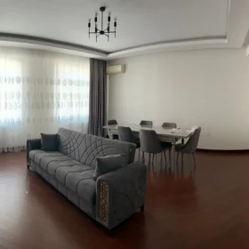In Baku 131.0 m² apartment is for rent - Image 4