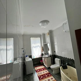 In Baku 184.0 m² apartment is for rent - Image 5