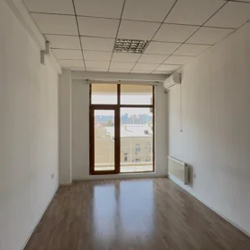 In Baku 25.0 m² commercial is for rent