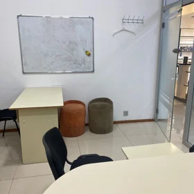 Baku-da 14.0 m2 ofis kirayə verilir - Şəkil 3