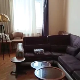 In Baku 70.0 m² apartment is for rent - Image 2