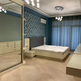 In Baku 220.0 m² apartment is for rent - Image 5