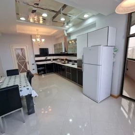 In Baku 175.0 m² apartment is for rent - Image 3