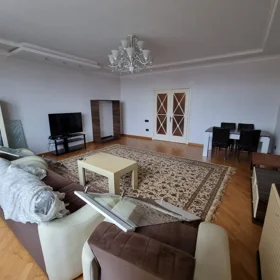 In Baku 175.0 m² apartment is for rent - Image 4