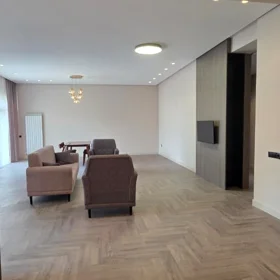 In Baku 158.0 m² apartment is for rent - Image 2