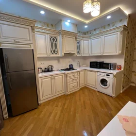 In Baku 110.0 m² apartment is for rent - Image 2