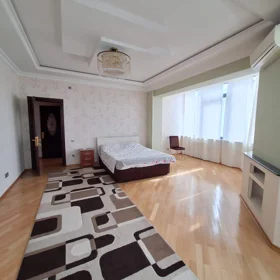 In Baku 170.0 m² apartment is for sale - Image 4
