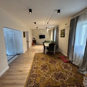 In Baku 150.0 m² house with 5.0 rooms is for sale - Image 2